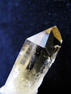 Природный кристалл цитрина
